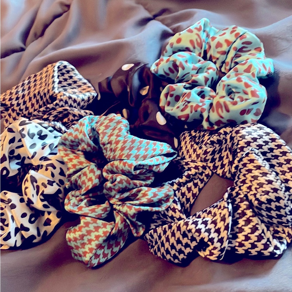 retro leotard scrunchie